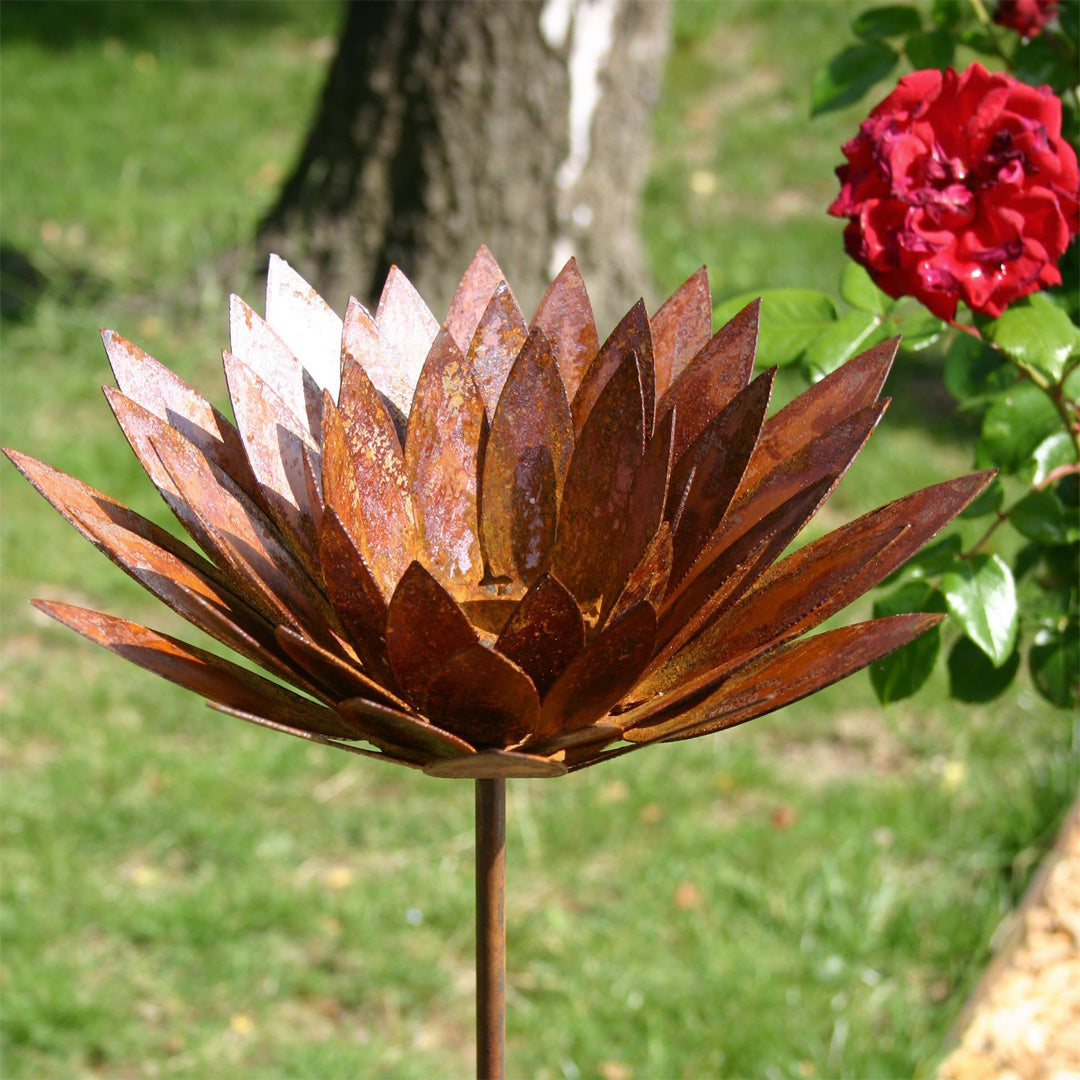 Gartenstecker Blume im Edelrost Design