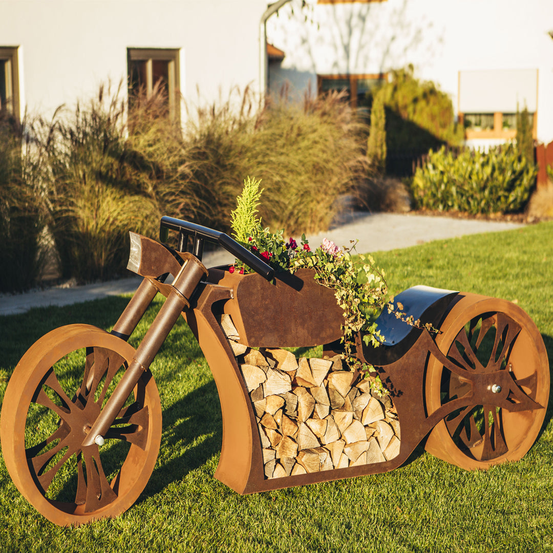Holzkohlegrill "Chopper" mit Holzlege aus Metall im Motorrad Design