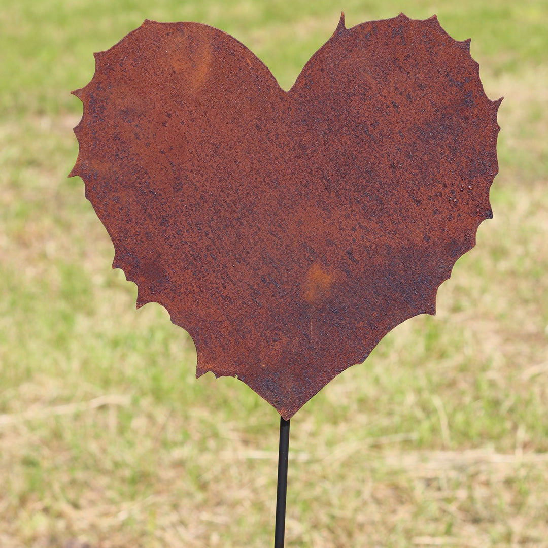 Gartenstecker Herz mit Zacken aus Metall im Edelrost Design
