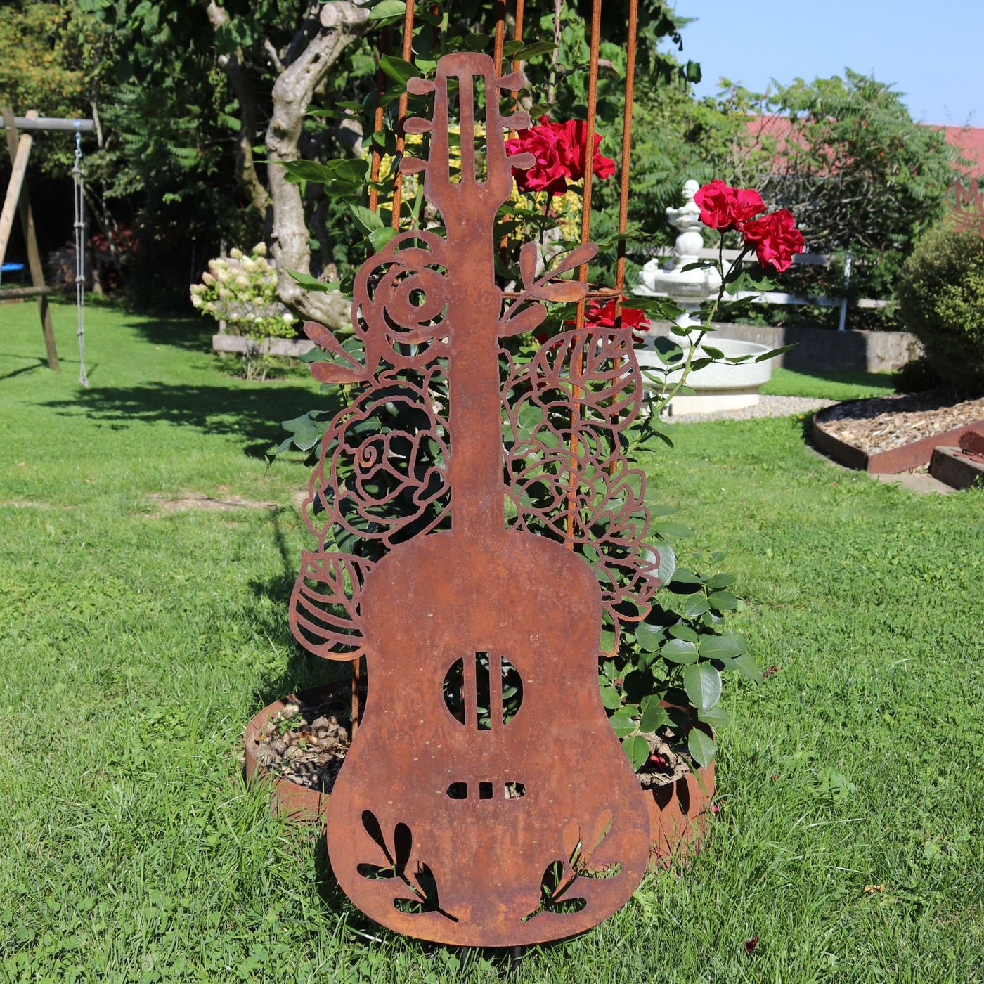 Gartenstecker Gitarre mit Blumen